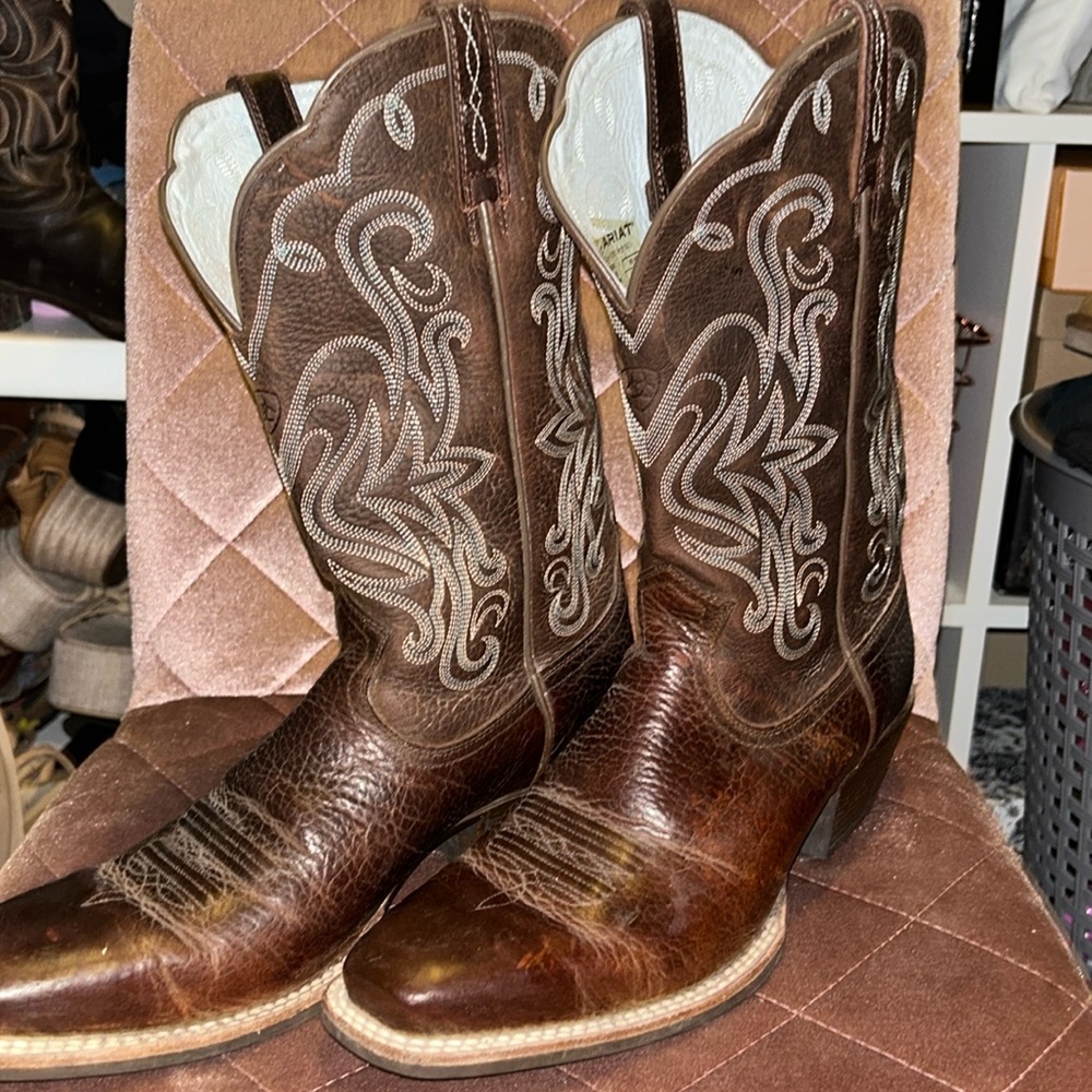 Ariat cowgirl boots
